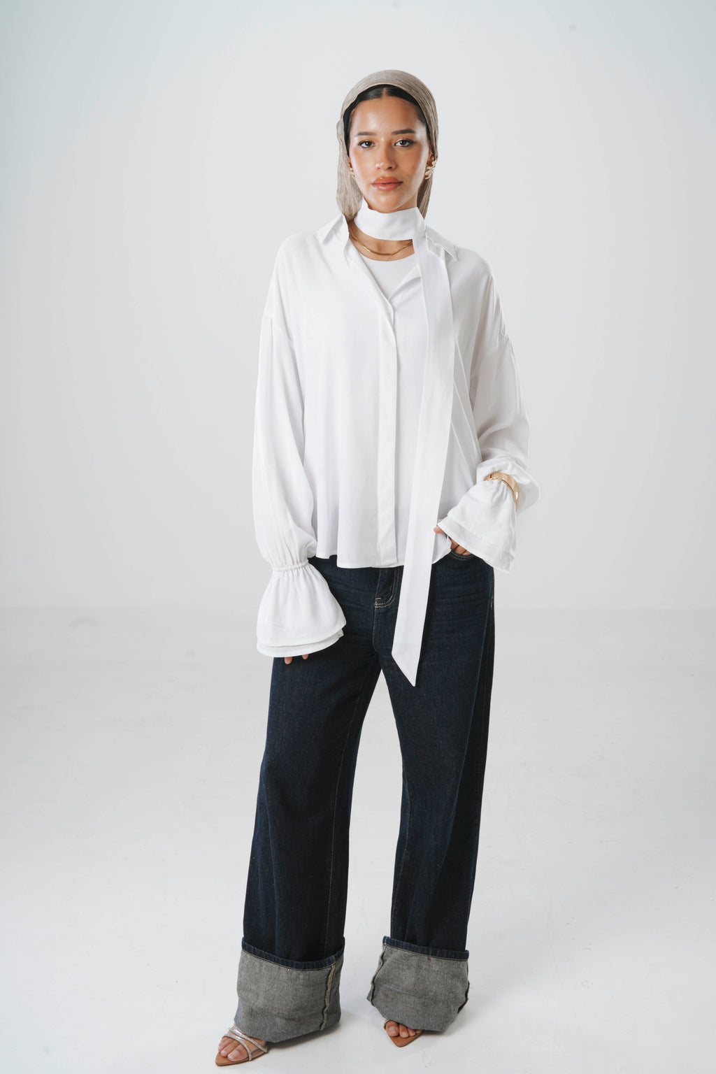 Fosoul White Balloon Sleeve Shirt with Tie