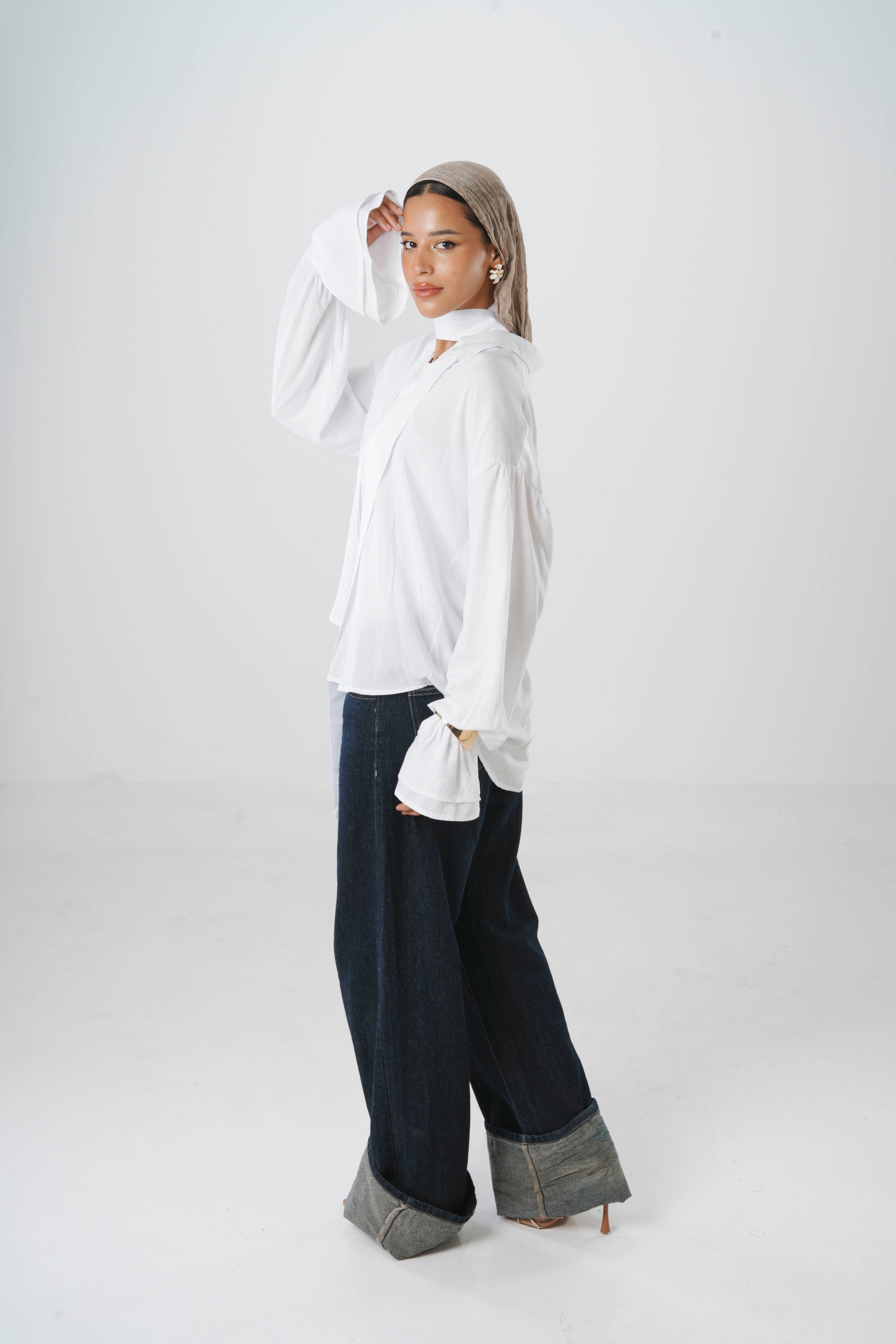 Fosoul White Balloon Sleeve Shirt with Tie
