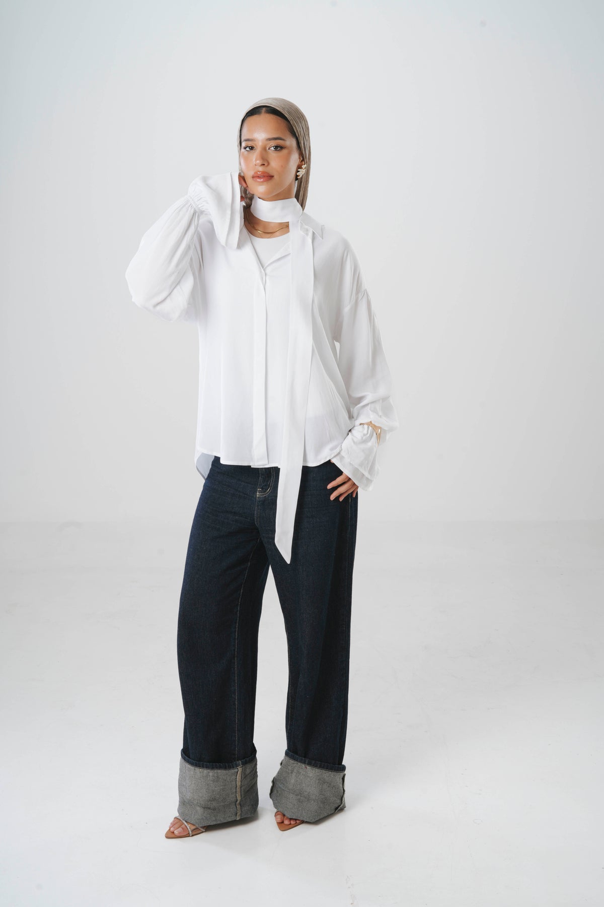 Fosoul White Balloon Sleeve Shirt with Tie