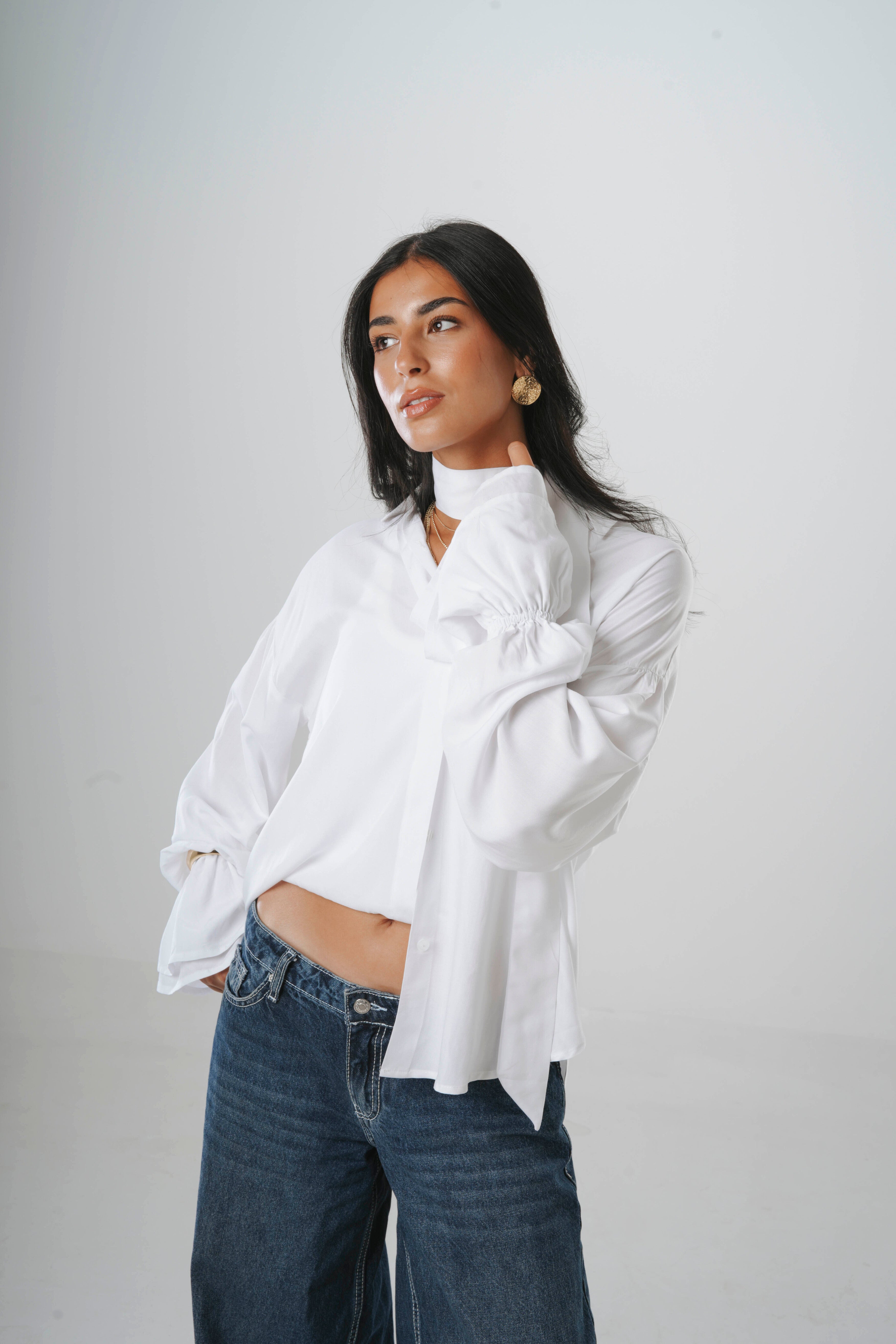 Fosoul White Balloon Sleeve Shirt with Tie